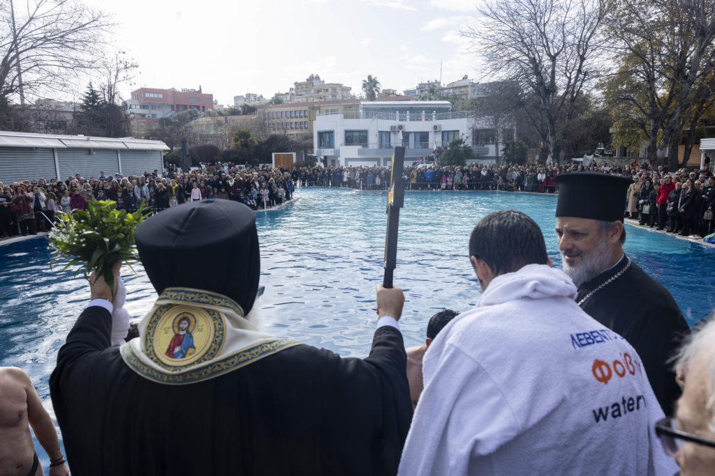Η τελετή Αγιασμού των υδάτων στην πισίνα της Νεάπολης Θεσσαλονίκης (ΦΩΤΟ)