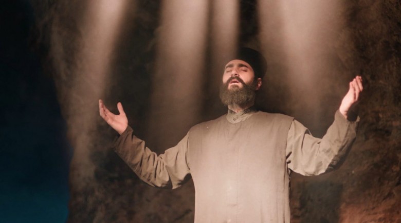 Συρρέει το κοινό στους κινηματογράφους για τον Άγιο Παΐσιο