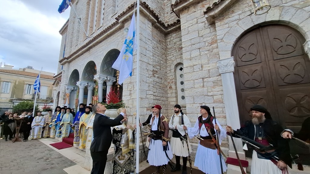 Ιερά Πόλη Μεσολογγίου: Υψώθηκε η σημαία για τα 200 χρόνια από την Ηρωική Έξοδο – Έναρξη επετειακού έτους στην Ι.Μ. Αιτωλίας και Ακαρνανίας