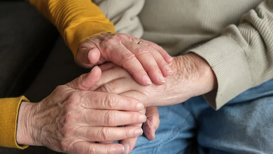 Sute de copii și vârstnici au fost sprijiniți în anul 2025 prin activitatea filantropică a Arhiepiscopiei Târgoviștei