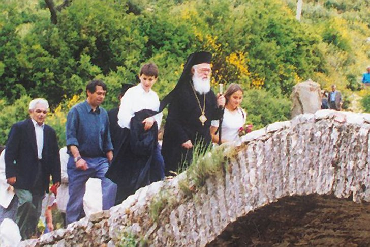 “Χωρίς την προσευχή δεν θα μπορούσε κανείς να σταθεί εδώ” – ΑΦΙΕΡΩΜΑ στον Αρχιεπίσκοπο Αναστάσιο (Β’ Μέρος)