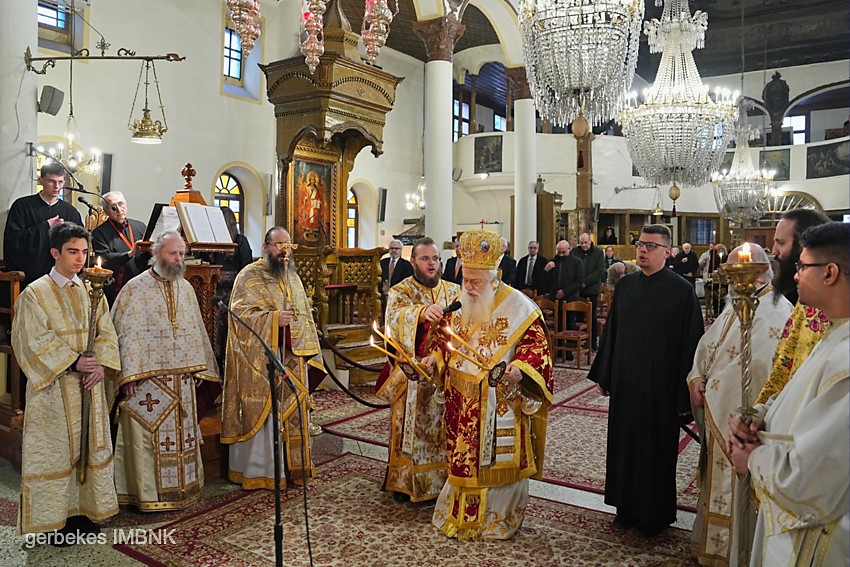 Αρχιερατική Θεία Λειτουργία στον Ιερό Ναό Κοιμήσεως της Θεοτόκου Ναούσης