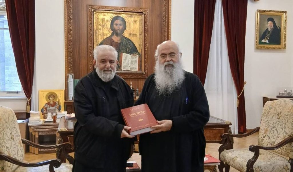 Επίσημη παράδοση του τόμου “Μελουργία. Ἡ Θεία Λειτουργία”, στον Αρχιεπίσκοπο Κύπρου