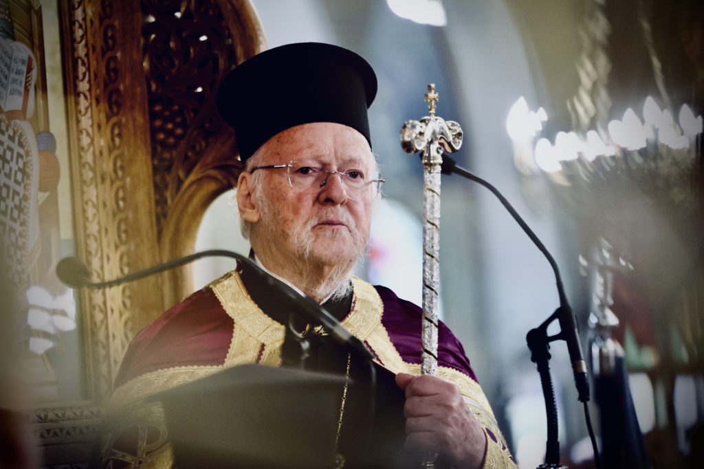 Οικουμενικός Πατριάρχης: Η Μήτηρ Εκκλησία στο πλευρό του ελληνικού λαού για το διπλό πένθος