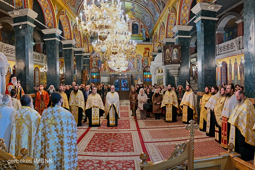 «Από Θεού άρχεσθε»: Πλήθος πιστών για την αλλαγή του χρόνου στον πολιούχο Βεροίας