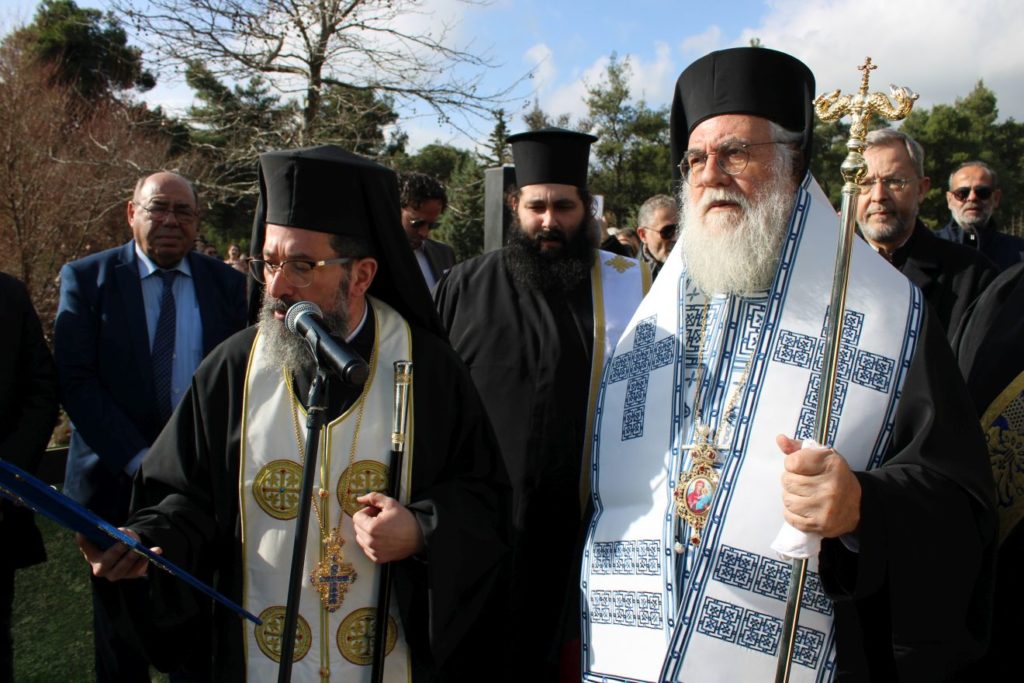 Ο Αγιασμός των υδάτων στη λίμνη Αγίας Τριάδας από τον Μητροπολίτη Ιλίου Αθηναγόρα