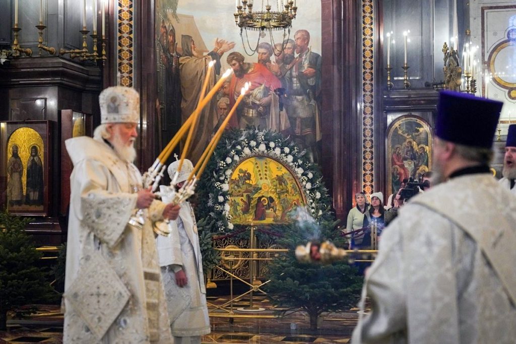 В Рождественский сочельник Святейший Патриарх Кирилл совершил Литургию в Храме Христа Спасителя