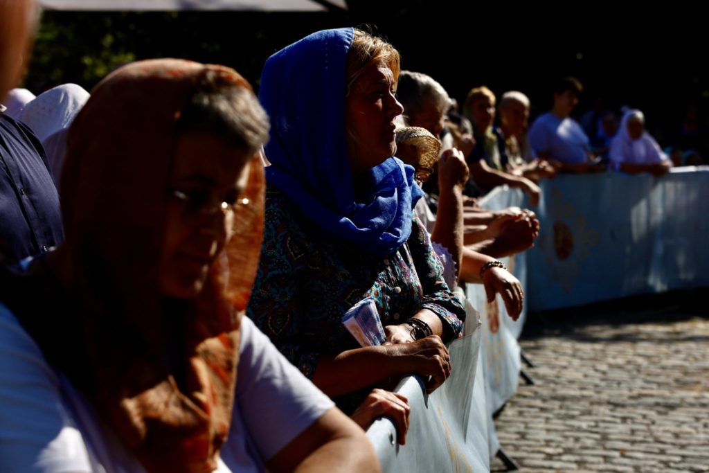 ΕΡΕΥΝΑ: Η Εκκλησία πρώτη στην εμπιστοσύνη των Ρουμάνων