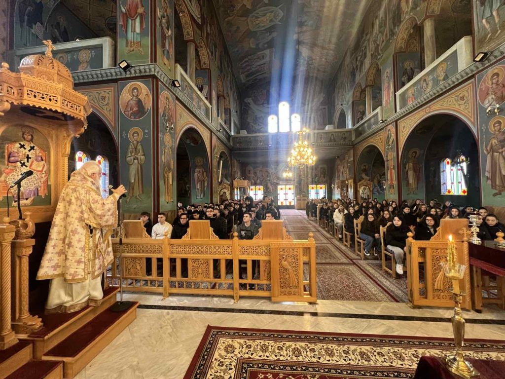 Υποδειγματική Θεία Λειτουργία στον Άγιο Νεκτάριο Νέας Ιωνίας Βόλου