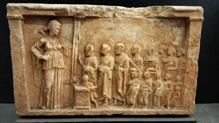 ΥΠΠΟ: Επαναπατρίζονται ελληνικές αρχαιότητες που βρίσκονταν στην κατοχή εταιρείας Robin Symes, στη Μ. Βρετανία