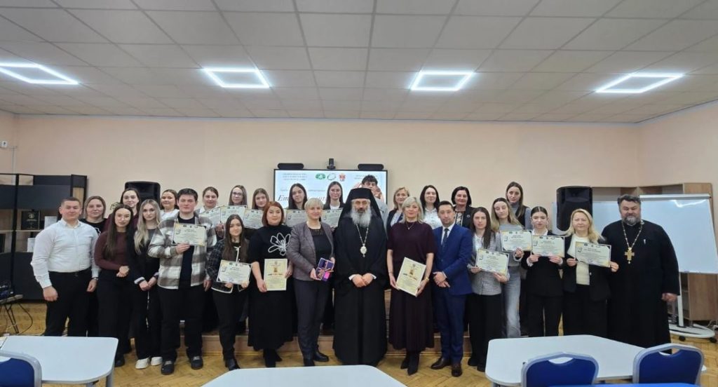Ο Επίσκοπος Μπελκύ βράβευσε νέους που συμμετείχαν στον διαγωνισμό «Ο Εμινέσκου για τους σύγχρονους»