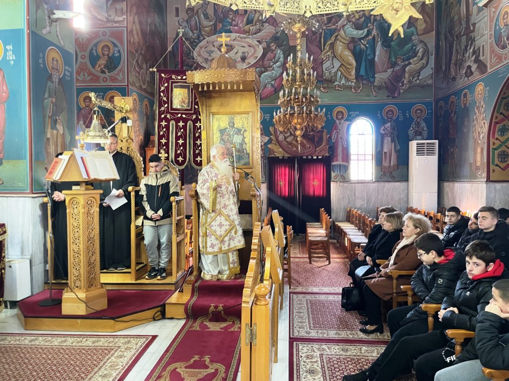 Υποδειγματική Θεία Λειτουργία στη Νέα Αγχίαλο για το Γυμνάσιο – Λύκειο Ευξεινούπολης