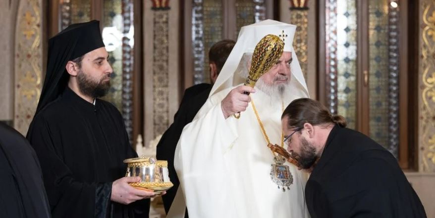 Patriarhul României în Ajunul Bobotezei: Înnoim botezul nostru prin gustarea apei sfințite a Aghesmei Mari