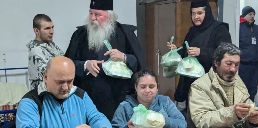 Mitropolitul Ioan a oferit hrană persoanelor fără adăpost