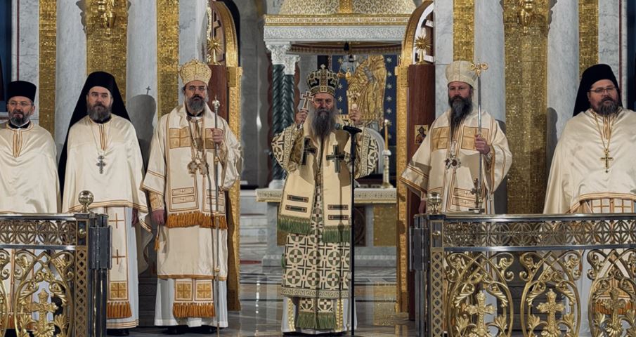 Патријарх Порфирије на Божић служио свету Литургију у храму Светог Саве
