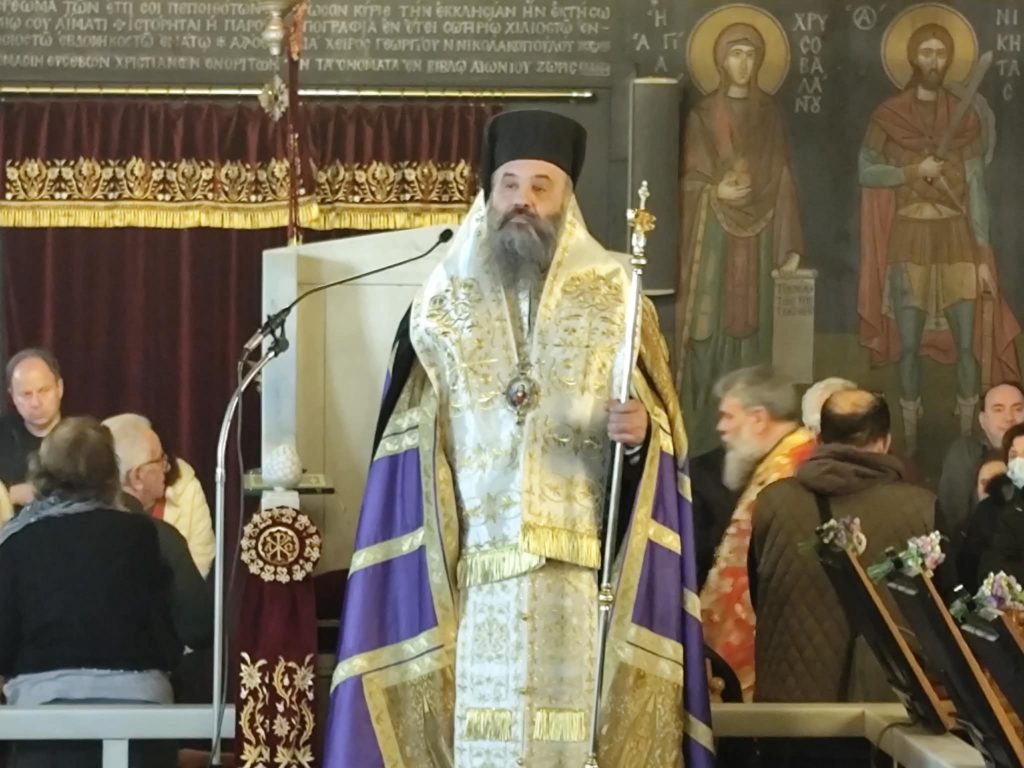 Ευλαβική προσευχή για τον Άγιο Χαράλαμπο, στον ομώνυμο ναό του, των Ιλισίων