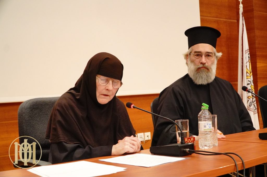 Η μοναχή Μαγδαληνή από την Ι.Μ. Τιμίου Προδρόμου Έσσεξ στην έβδομη συνάντηση Σχολής Γονέων της Ι.Μ. Θεσσαλονίκης