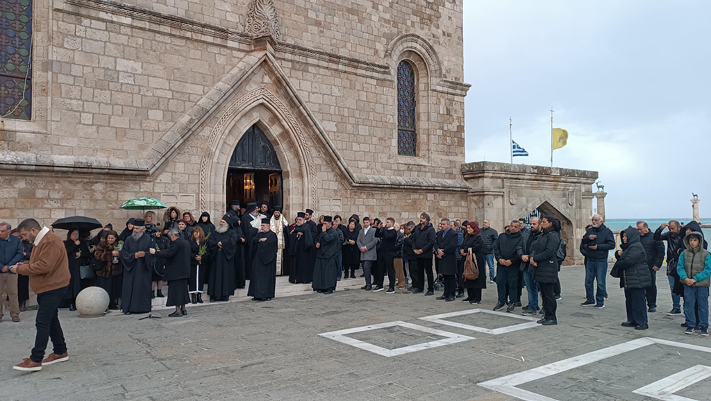 Υποδοχή του σκηνώματος του μακαριστού Μητροπολίτη Αμφιλοχίου στη Ρόδο