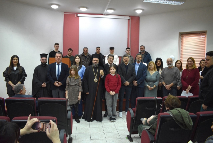 Μητρόπολη Μαρωνείας: Βράβευση Αριστούχων μαθητών τρίτεκνων οικογενειών