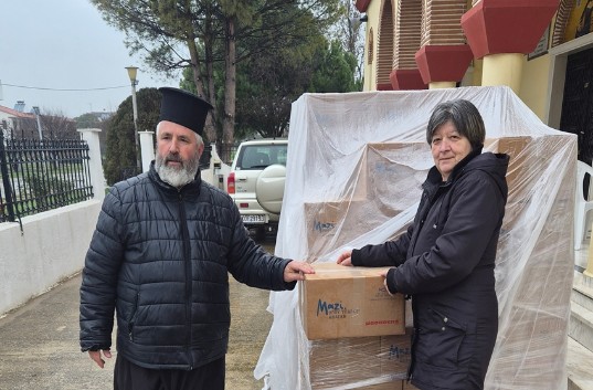 Διανομή δεμάτων -τροφίμων από την Ιερά Μητρόπολη Μαρωνείας