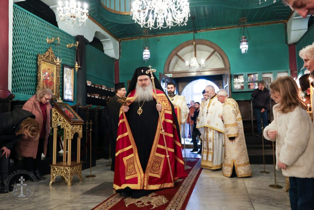 Архиерейска света Литургия на Неделя на Блудния син в стария митрополитски храм „Св. Атанасий“ – Варна