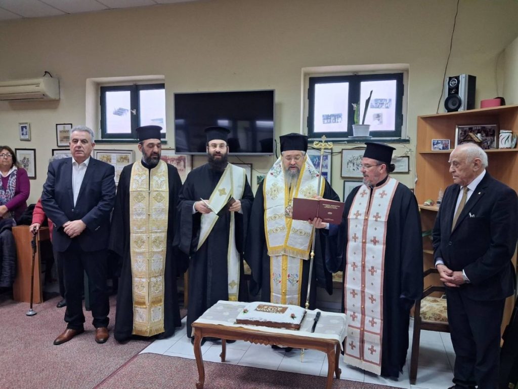 Η ευλόγηση της Αγιοβασιλόπιτας του ΚΑΠΗ Λευκάδος υπό του Μητροπολίτη Θεοφίλου