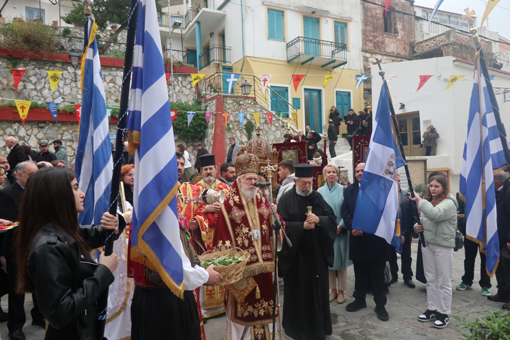 Πανδήμως οι Κείοι και υπό βροχήν εόρτασαν τον Προστάτη τους Άγιο Χαράλαμπο
