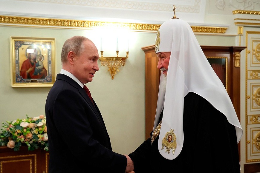 Президент России В.В. Путин поздравил Святейшего Патриарха Кирилла с 17-й годовщиной интронизации