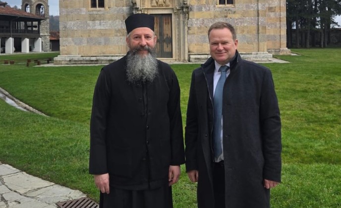 Την Ιερά Μονή Βισόκι Ντέτσανι επισκέφθηκε ο Γερμανός Υφυπουργός Δικαιοσύνης και Προστασίας Καταναλωτή