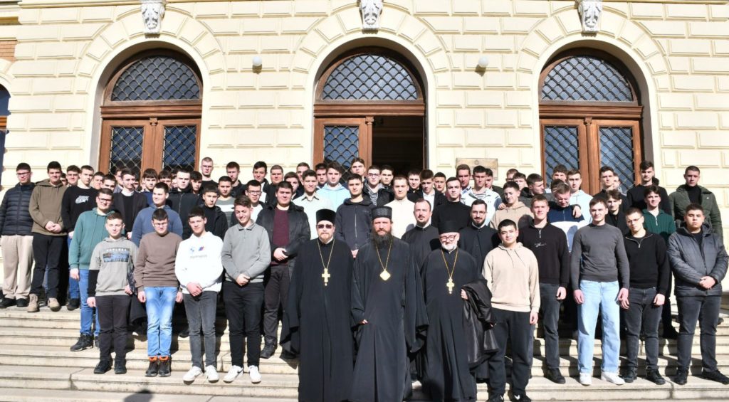 Владика Сергије посетио Сремске Карловце