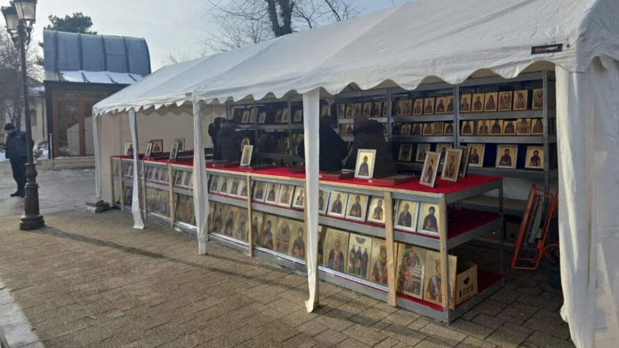 Icoanele sfintelor recent canonizate se găsesc atât online, cât și la punctul mobil de vânzare de pe Dealul Patriarhiei