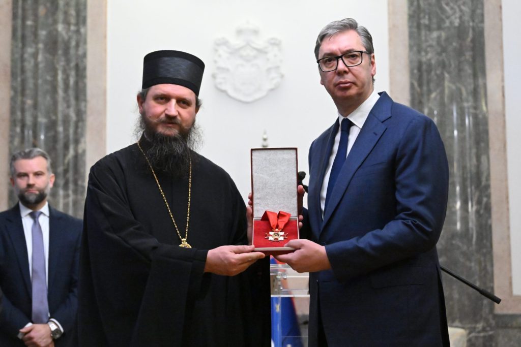 Ο Επίσκοπος Μπίχατς τίμησε τον Πρόεδρο της Σερβίας, Αλεξάνταρ Βούτσιτς