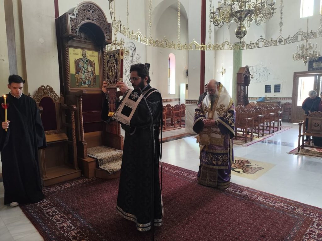 Η ακολουθία των Προηγιασμένων Τιμίων Δώρων στην «Κόκκινη Εκκλησιά» Καρδίτσης