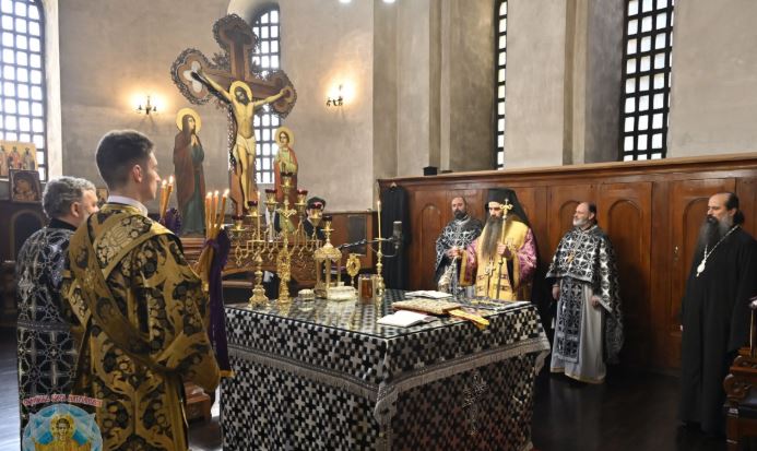 В храм „Света София“ бе отслужена архиерейска Преждеосвещена литургия