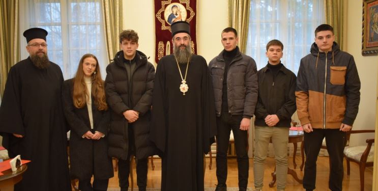 Стипендије Епархије нишке студентима из вишедетних породица