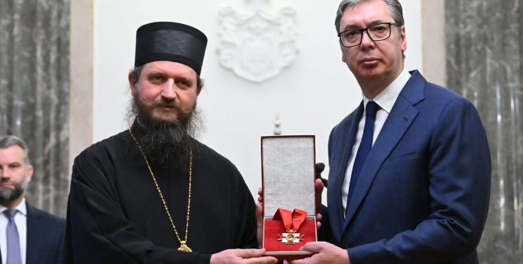 Епископ Сергије одликовао орденом Светих новомученика бихаћко-петровачких председника Републике Србије г. Александра Вучића