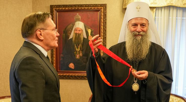 Патријарх Порфирије уручио орден Светог кнеза Лазара г. Алексеју Лихачову, великом добротвору Српске Цркве