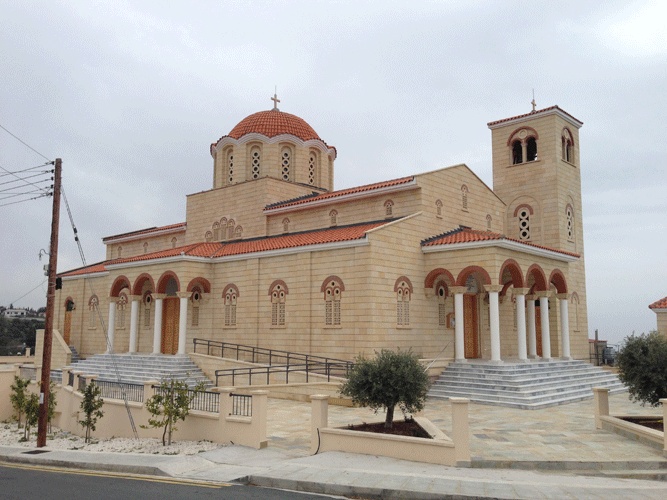 Κύμα αγάπης στους ναούς της Πάφου για νεαρό πατέρα που μεταβαίνει στη Γερμανία για μεταμόσχευση