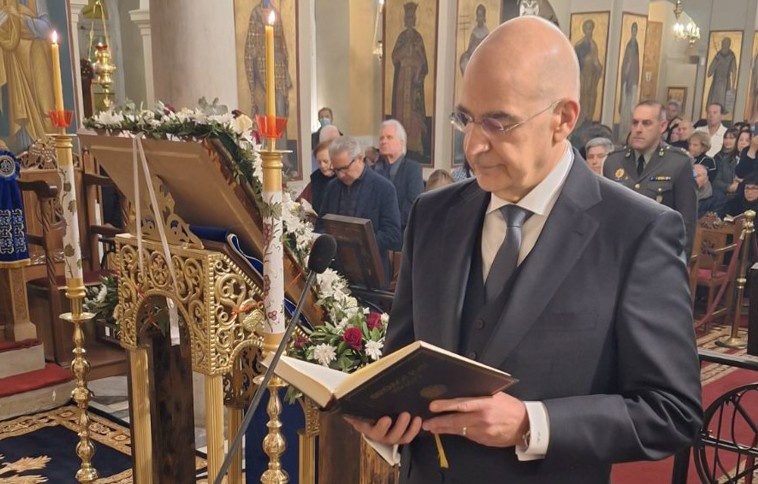 Το “Άσπιλε, αμόλυντε” απήγγειλε ο Νίκος Δένδιας στους Δ’ Χαιρετισμούς