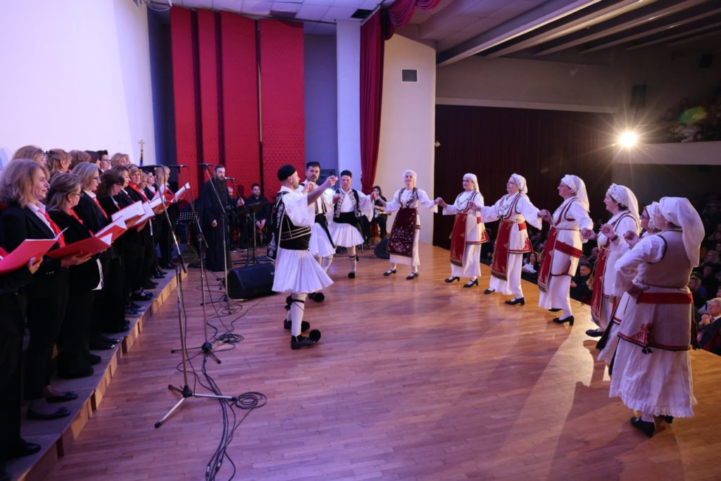 Κατάμεστο το Θέατρο Άμφισσας για την εκδήλωση της Ιεράς Μητροπόλεως Φωκίδος για την 25η Μαρτίου