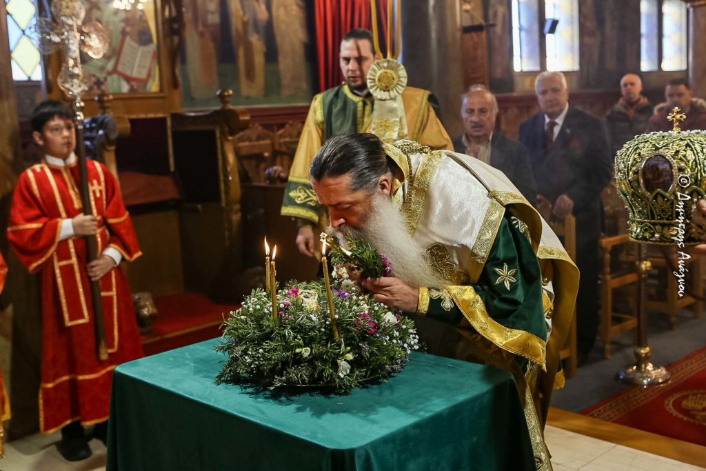 Φθιώτιδος Συμεών: «Ο Σταυρός του Χριστού μπορεί να μεταμορφώσει τους δικούς μας σταυρούς»