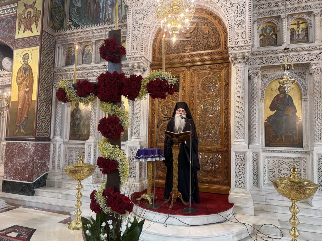 Πειραιώς Σεραφείμ: «O Σταυρός του Κυρίου να είναι πάντοτε η δύναμη στη ζωή μας»