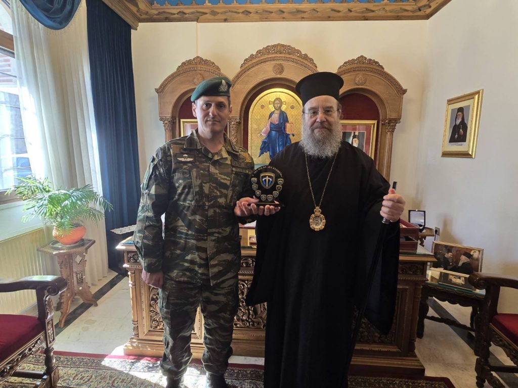 Επίσκεψη του νέου Διοικητή της Α΄ Ταξιαρχίας Καταδρομών-Αλεξιπτωτιστών Ρεντίνας στον Μητροπολίτη Ιερισσού