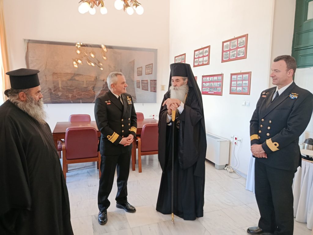 Επίσκεψη Μητροπολίτη Πειραιώς στον νέο Διοικητή της Σχολής Ναυτικών Δοκίμων