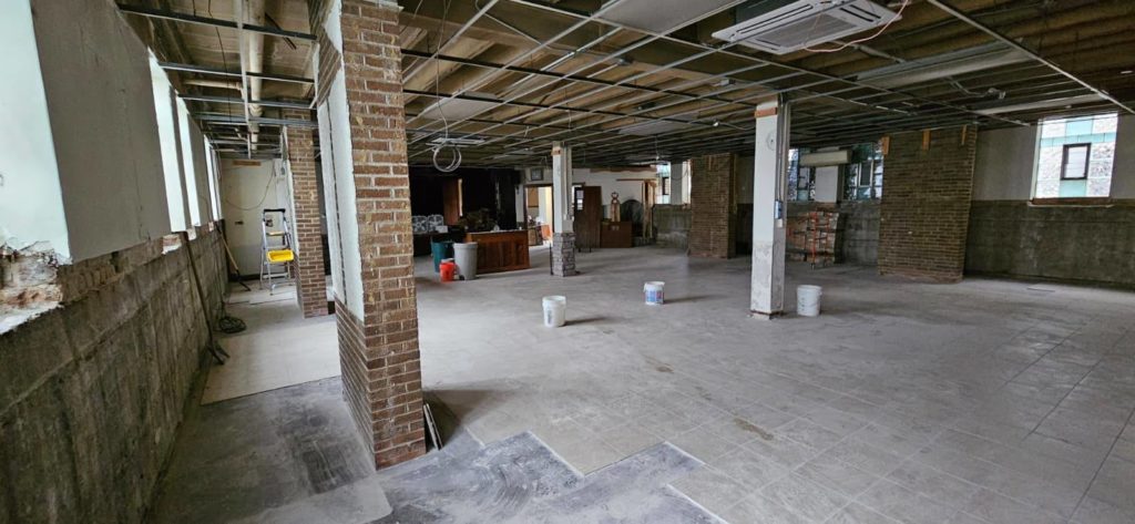 Доброволци се включиха в акция за почистване на Българската църква „Св. Иван Рилски“ в Чикаго, САЩ