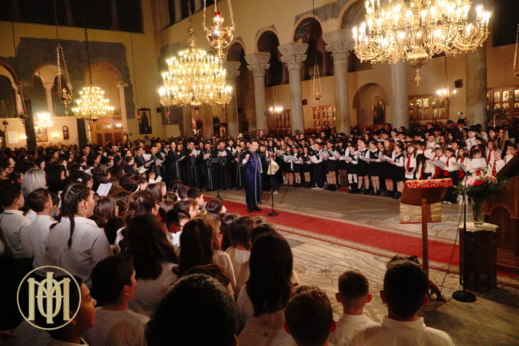 Εκατοντάδες μαθητές έψαλλαν τους Χαιρετισμούς στον Ι.Ν. Παναγίας της Αχειροποιήτου (ΒΙΝΤΕΟ)