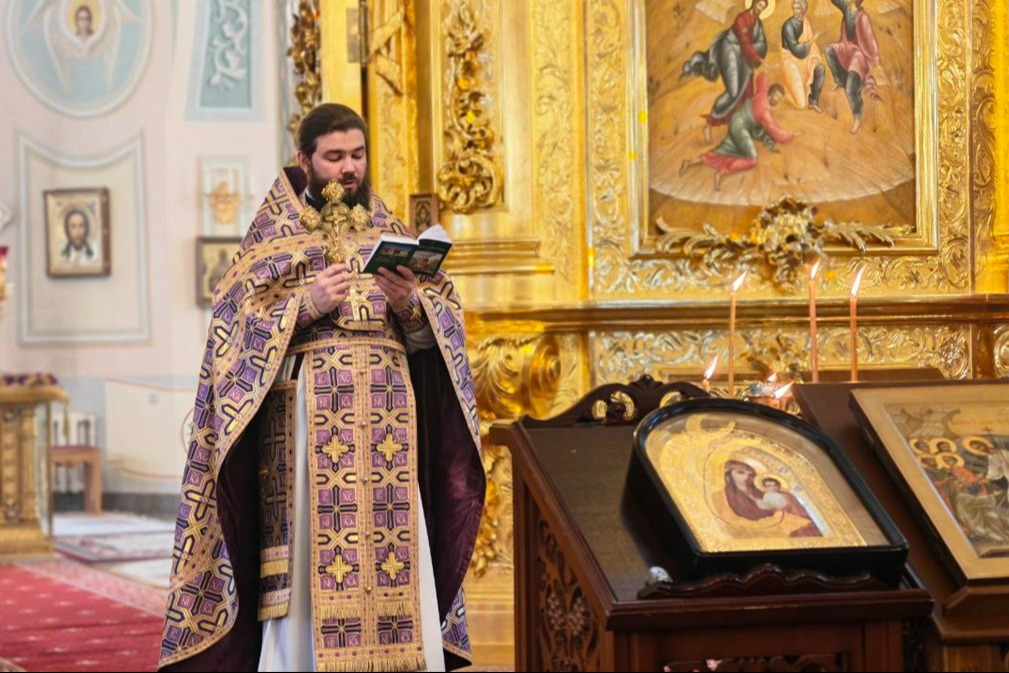 Синодальному комитету по взаимодействию с казачеством переданы иконы с частицами мощей святых Феодоры и Иоанна Русского