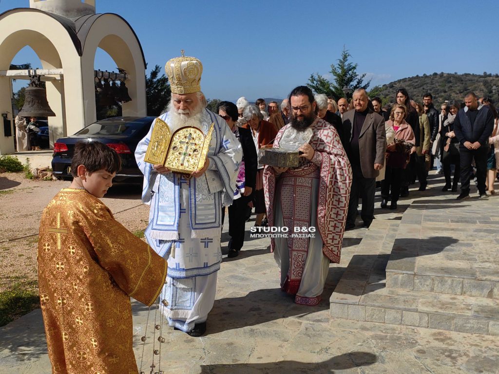 Κυριακή της Σταυροπροσκυνήσεως και εορτή Ανακομιδής Ιερών Λειψάνων Αγίου Λουκά του Ιατρού στο Ναύπλιο
