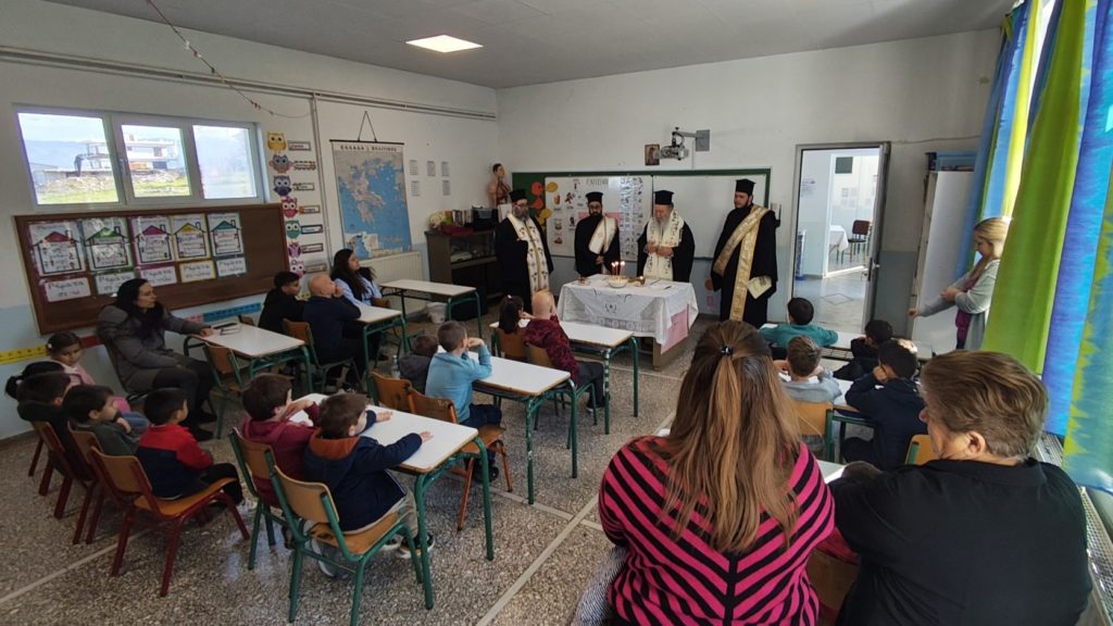 Το Μυστήριο του Ιερού Ευχελαίου από τον Μητροπολίτη Χαλκίδος σε σχολεία του Βατώντα