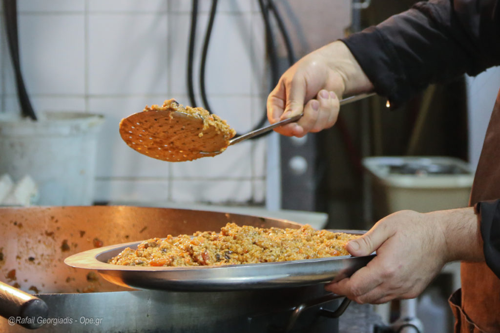 Ευαγγελίστρια Πειραιώς: Kανείς νηστικός το Πάσχα…